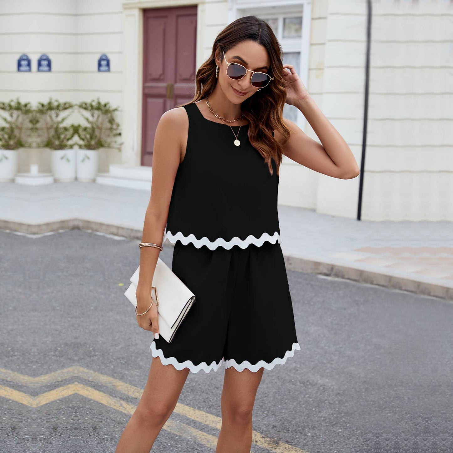 Crewneck tank and shorts suit with trim