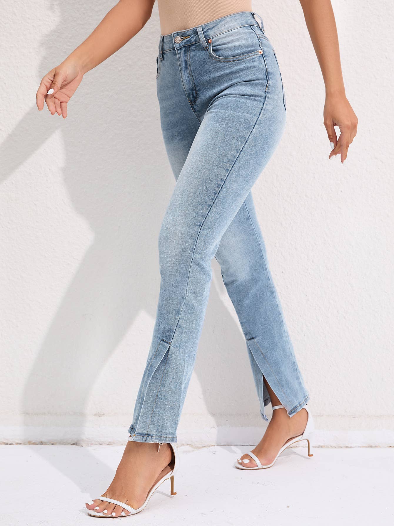 Elastic straight-leg high-waisted washed jeans