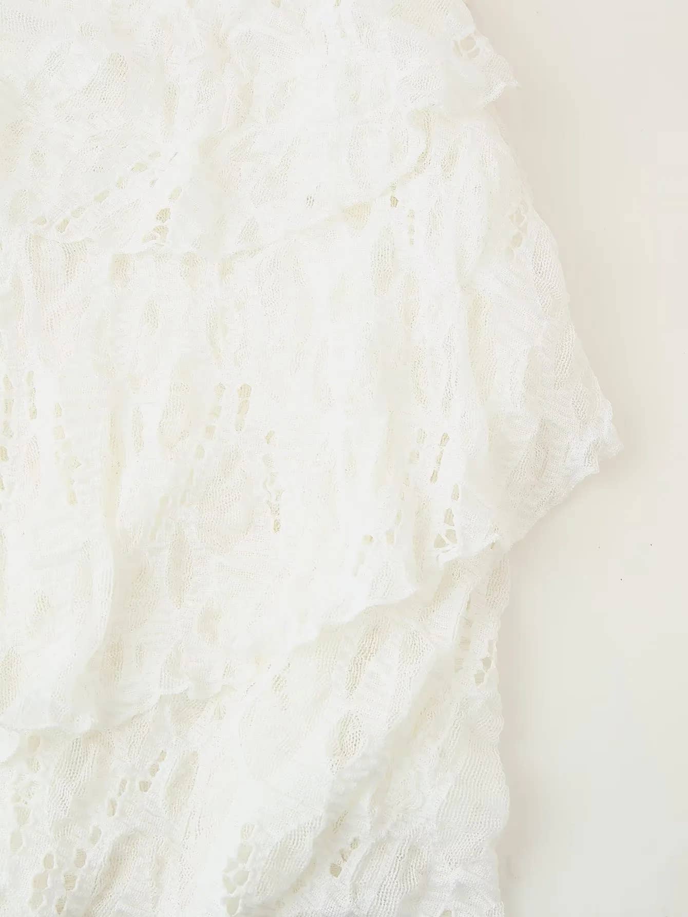 An irregular ruffled dress with a sense of design