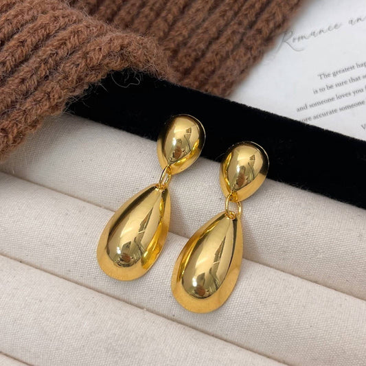 TEMPERAMENTAL AND VERSATILE METAL EARRINGS