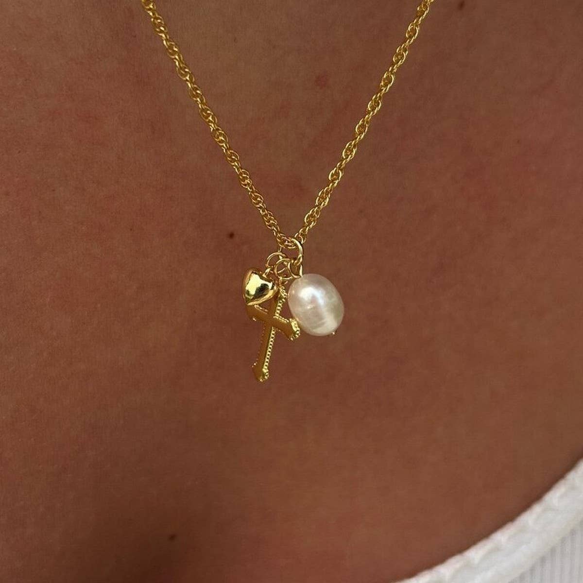 Natural freshwater pearl heart necklace