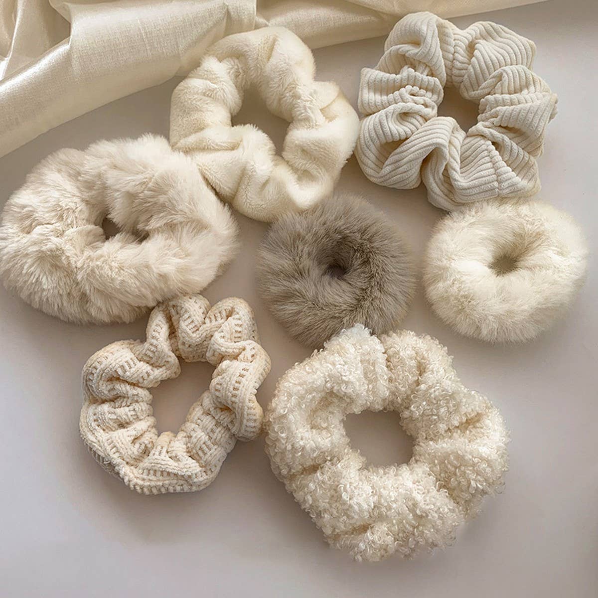 WHITE PLUSH HAIR RING RUBBER BAND HAIR ACCESSORIES