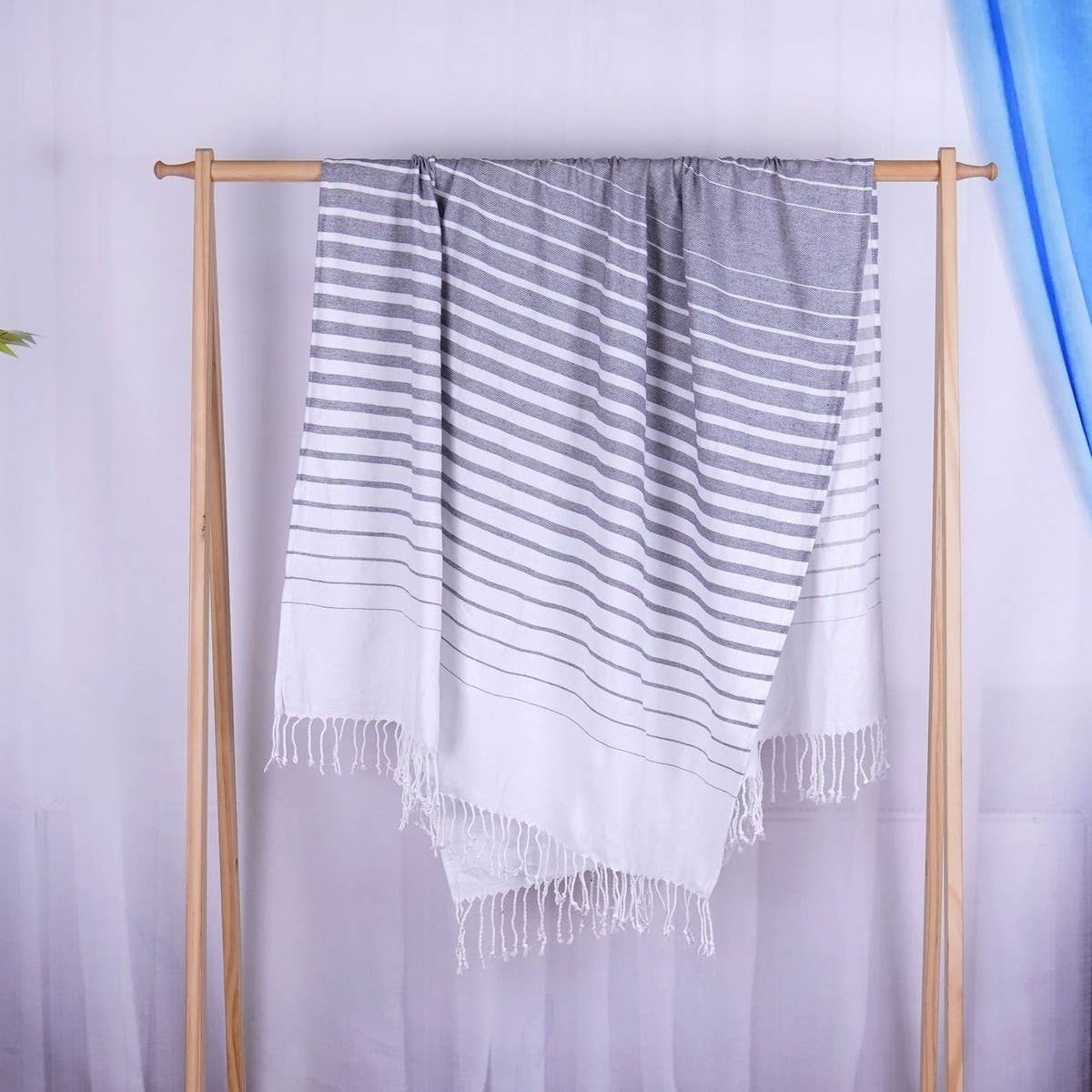 Ombre Tassel Woven Beach Towel for Travel & Couples_CWMM7671