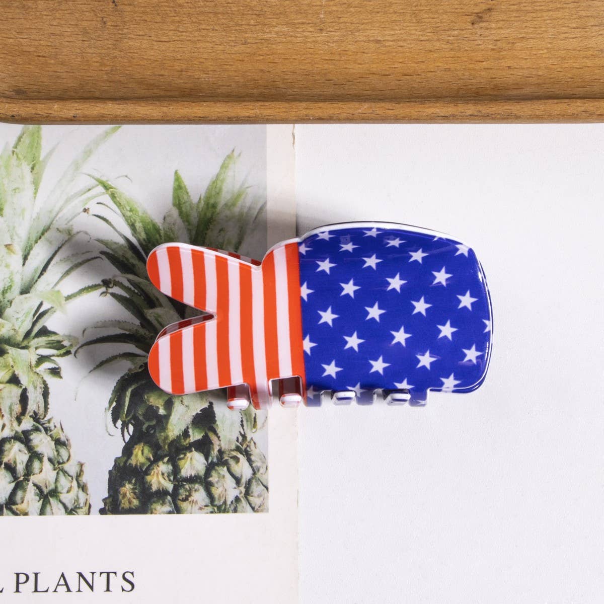 CWAHA1243_INDEPENDENCE DAYFLAG RABBIT SHAPE HAIR CLAW CLIP