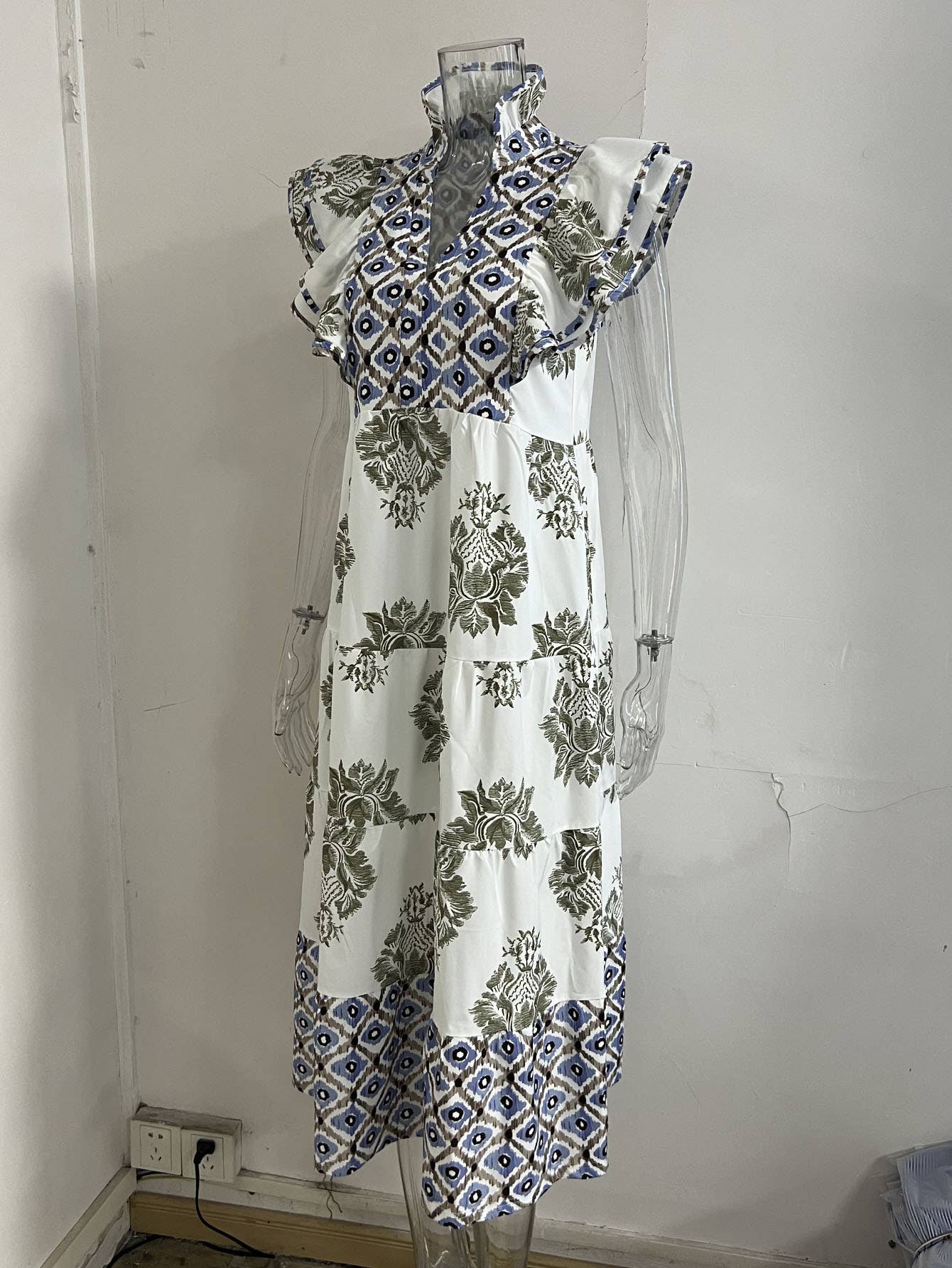 Elegant stylish printed long cinched-waist dress
