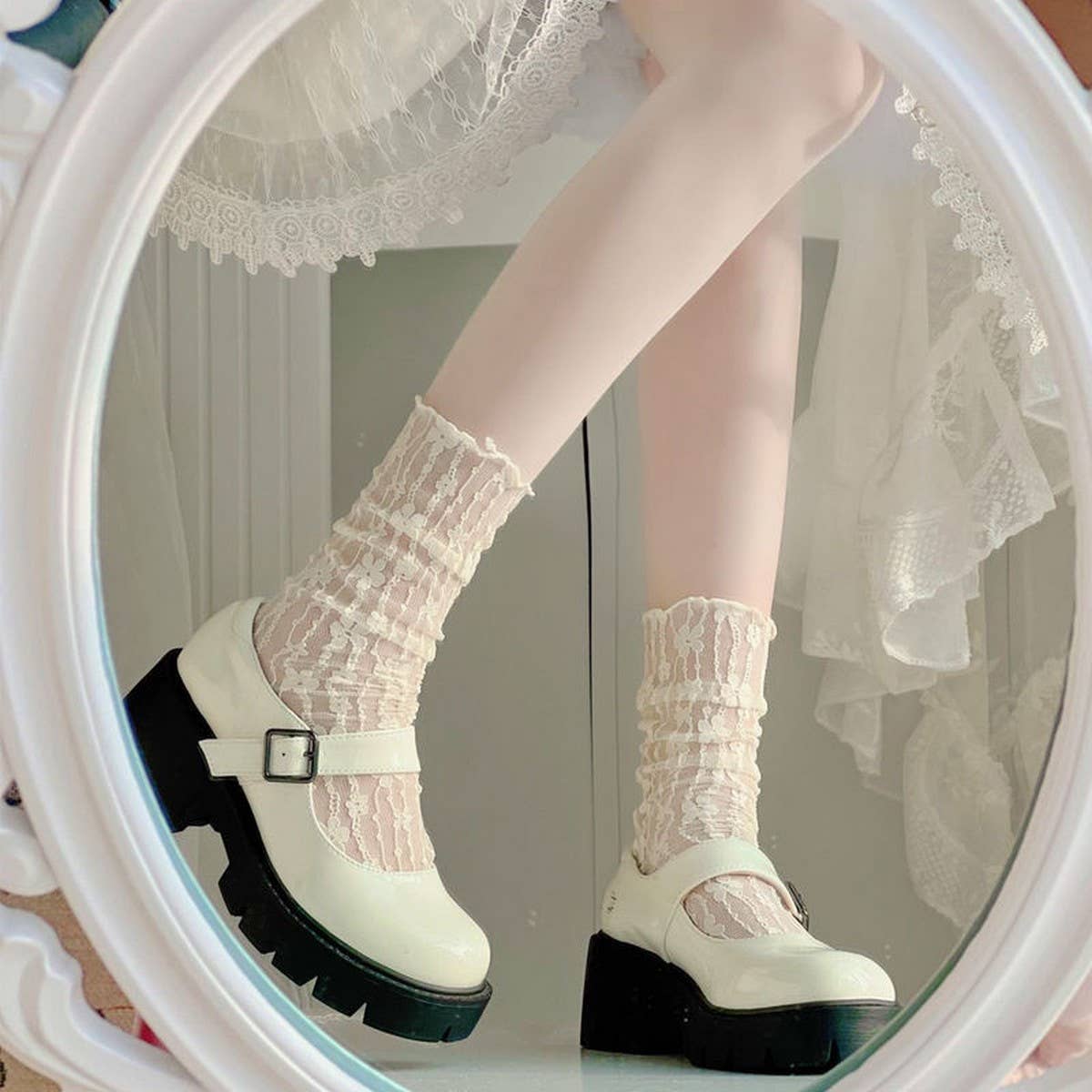 MESH ULTRA THIN MEDIUM LENGTH LACE STOCKINGS