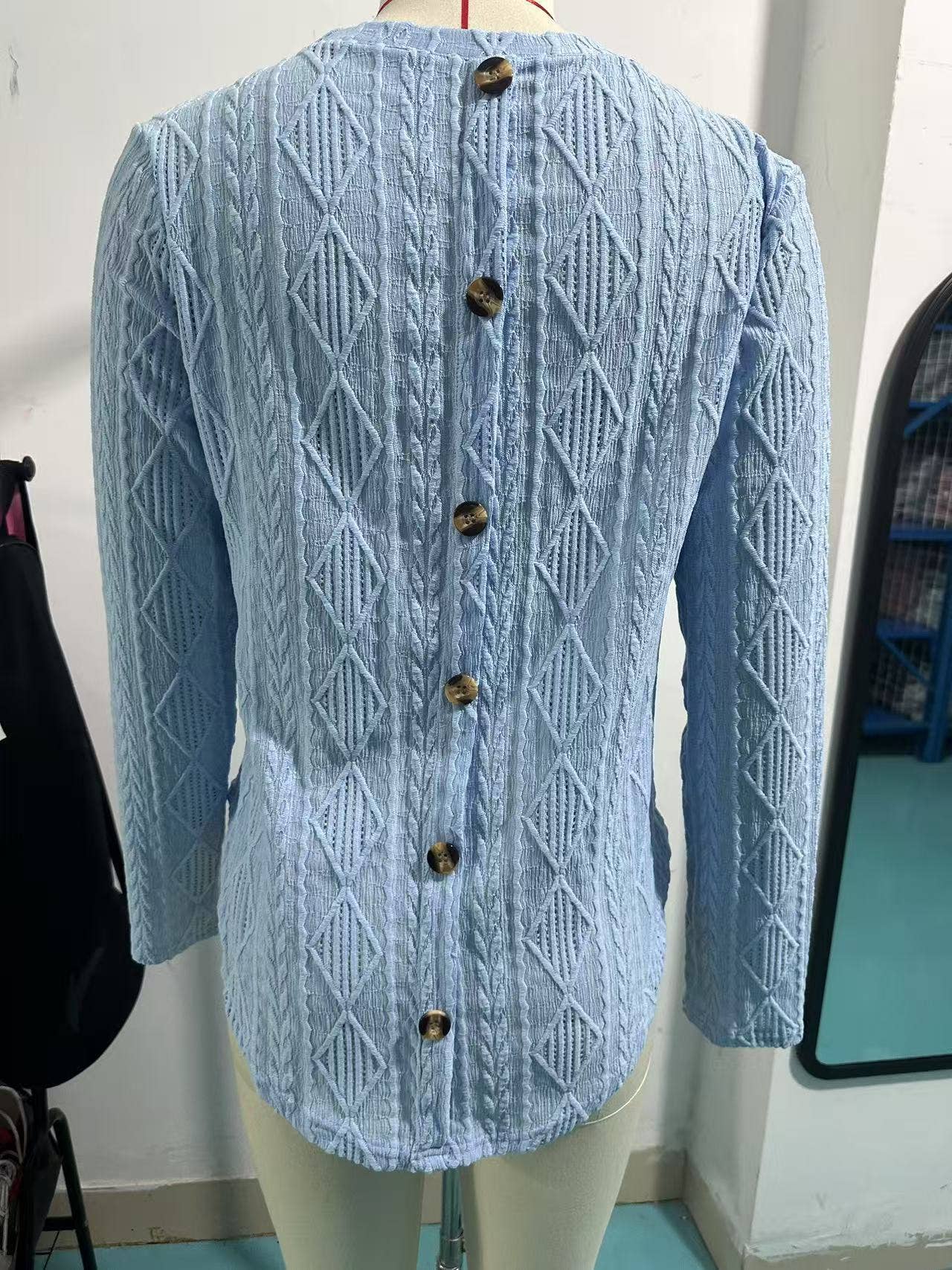 Back buttons hollowed out curved hem T-shirt