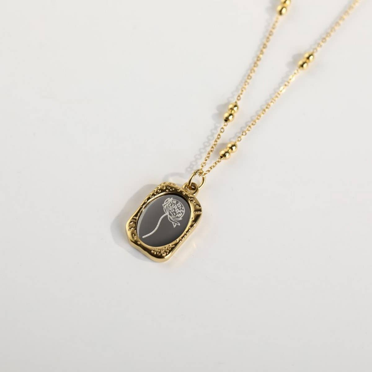 VINTAGE MAGIC MIRROR ROSE DECEMBER NECKLACE