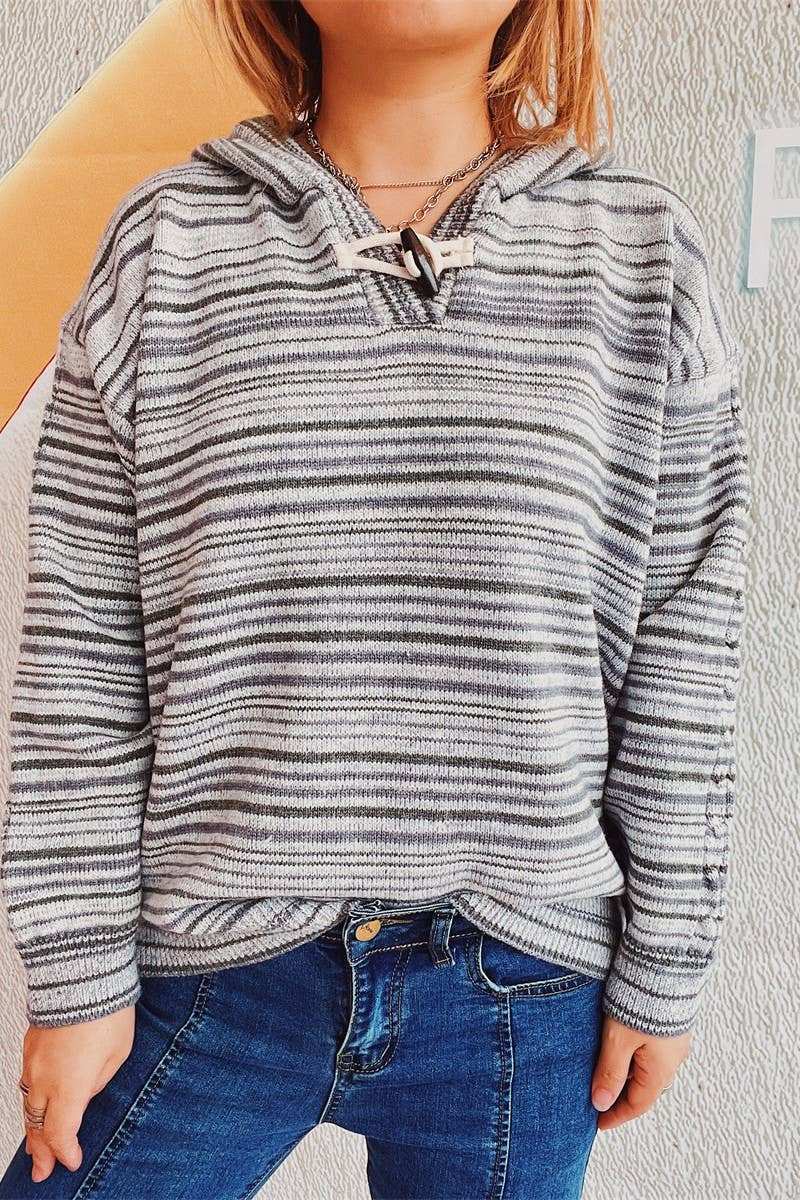 Casual sports striped jumper with horn buckle and hat