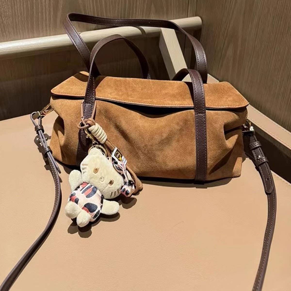 SUEDE AND MATTE COWHIDE SIMPLE SHOULDER BAG_CWAB4120