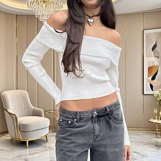 Fashionable short long-sleeved one-neck sweater