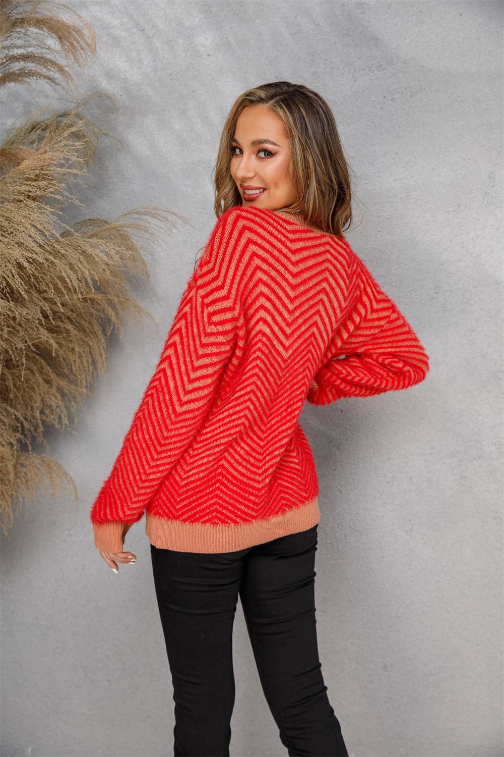 CREW-NECK PULLOVER LONG-SLEEVED KNIT SWEATER