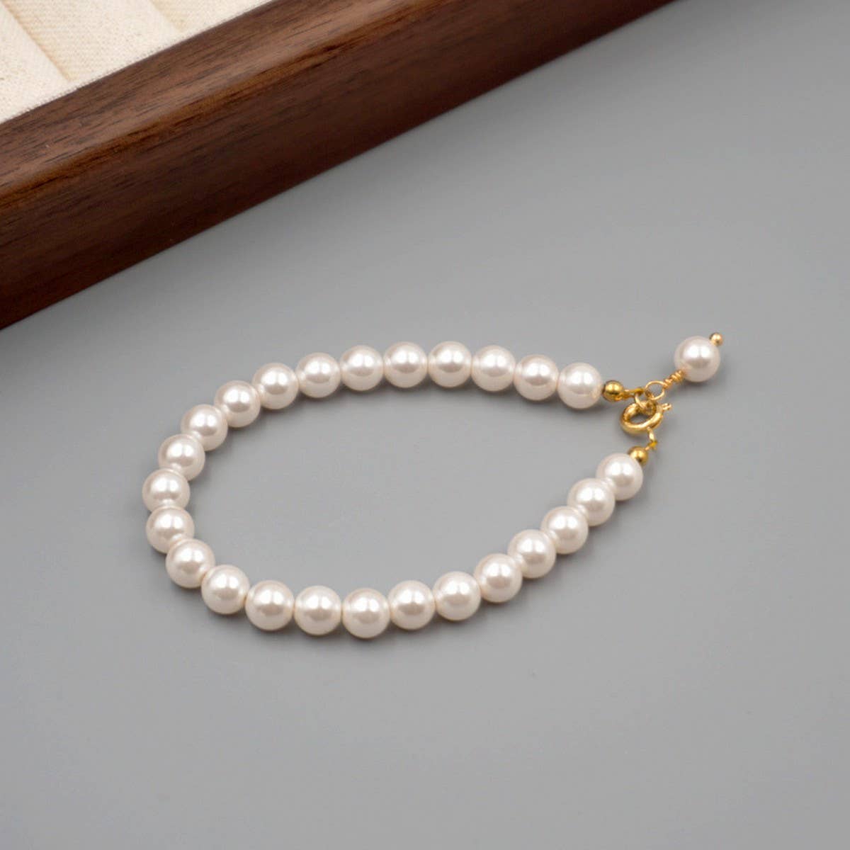 ROUND PEARL SIMPLE DESIGN FASHION BRACELET