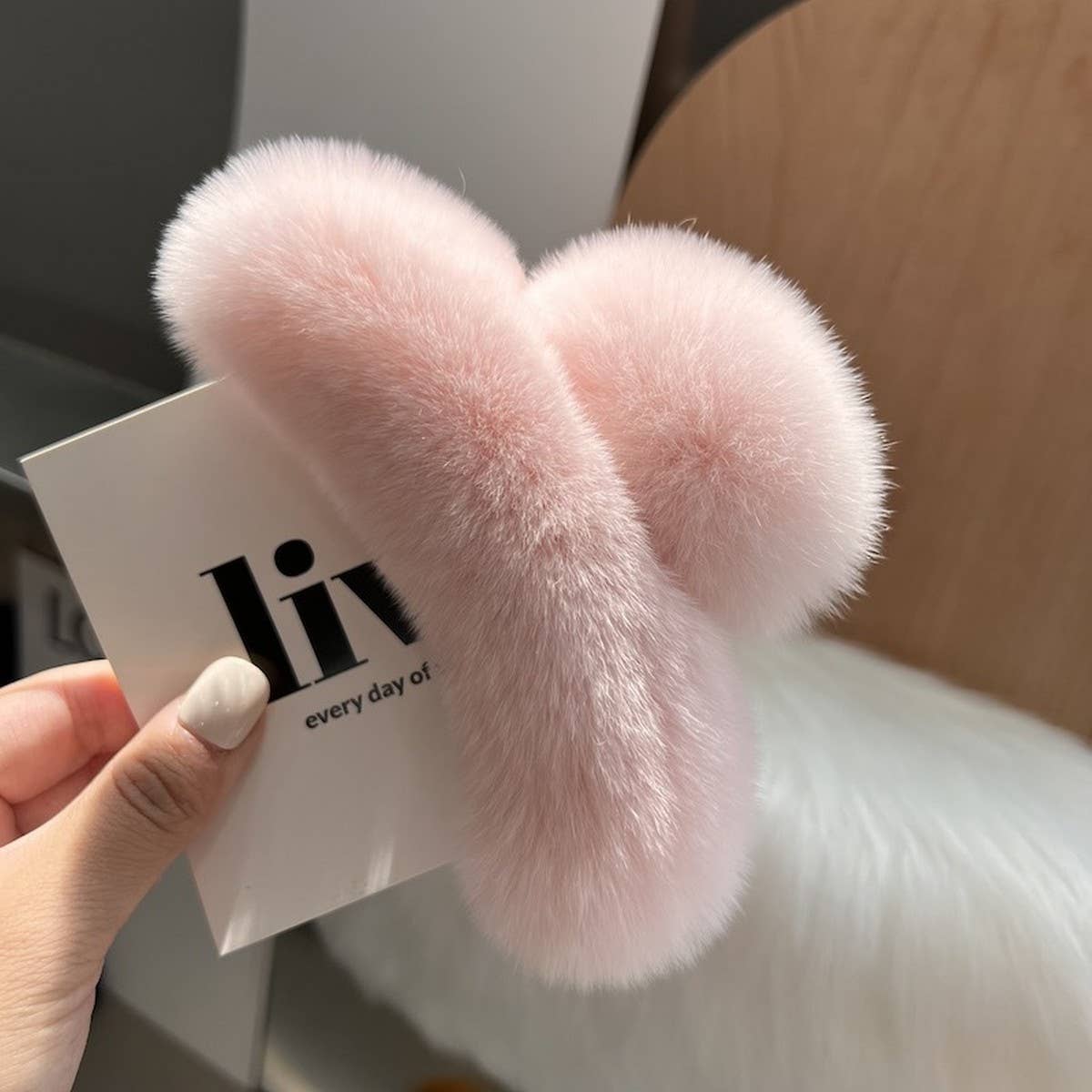 Large Real Rex Rabbit Fur Hair Claw - Cute & Cozy_CWAHA3302