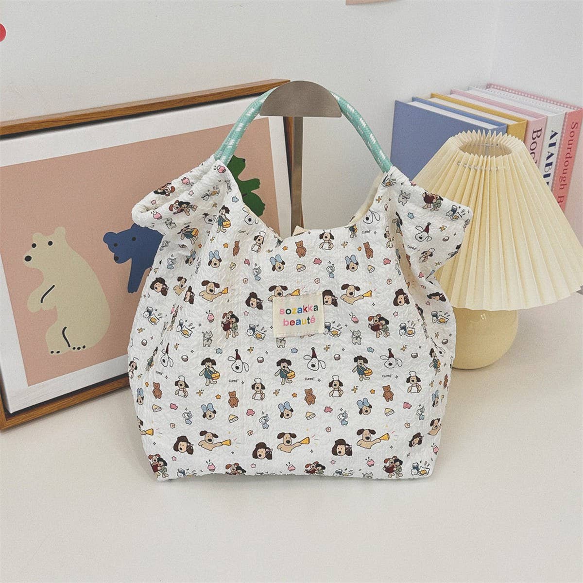 CWAB3909_CARTOON EMBOSSED CANVAS COMMUTER HANDBAG