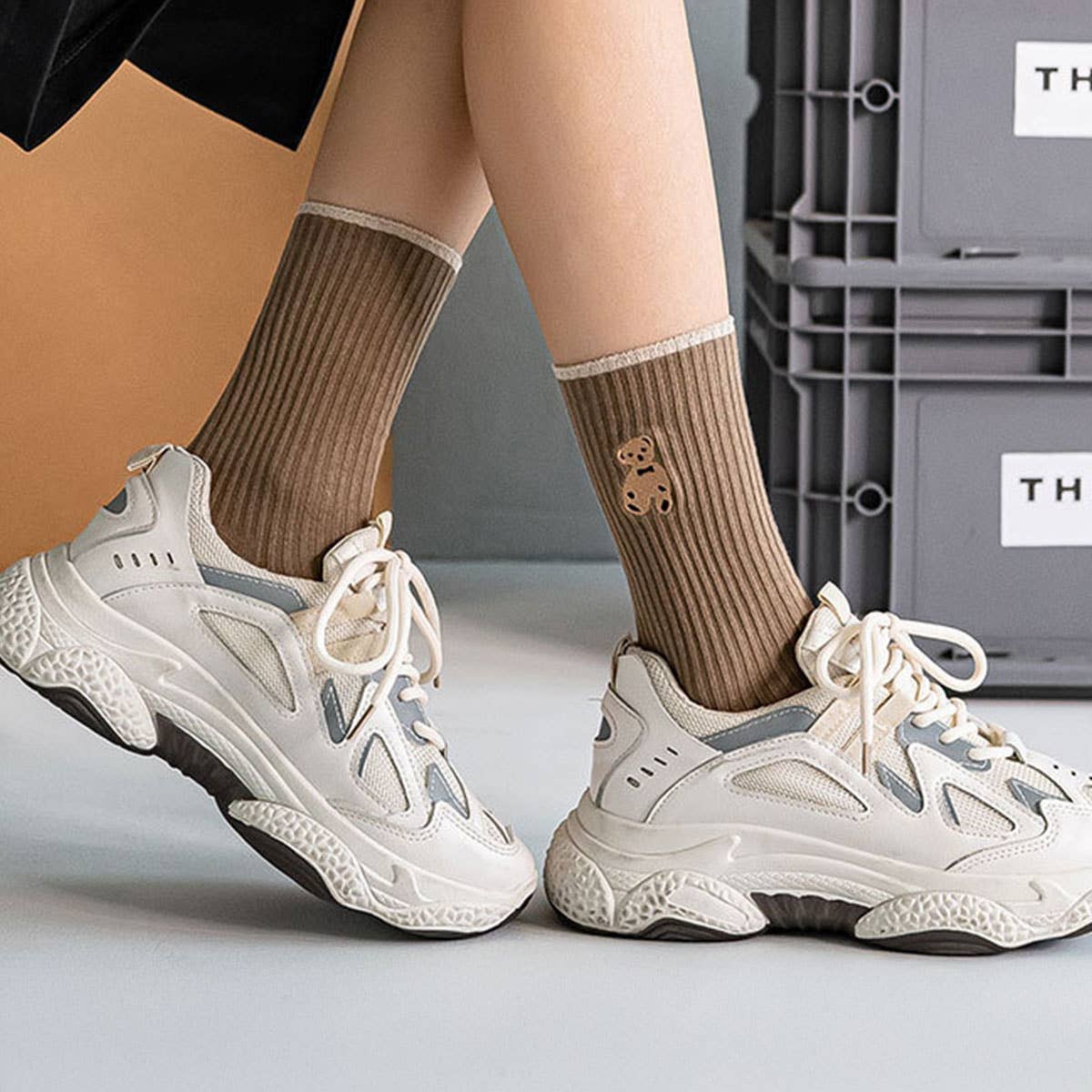 Brown Bear Embroidery Cotton Crew socks_CWMS1352