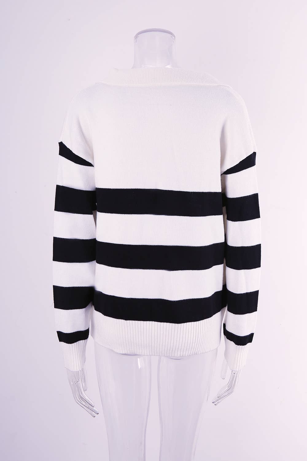 CONTRASTING STRIPED PLOL COLLAR KNIT SWEATER