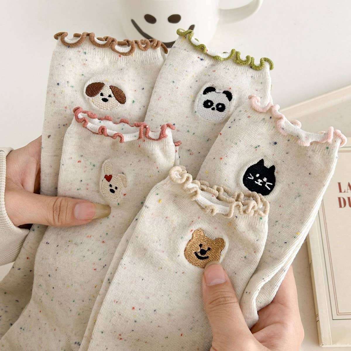 NEW EMBROIDERED BEAR FUNGUS LACE MIDDLE SOCKS
