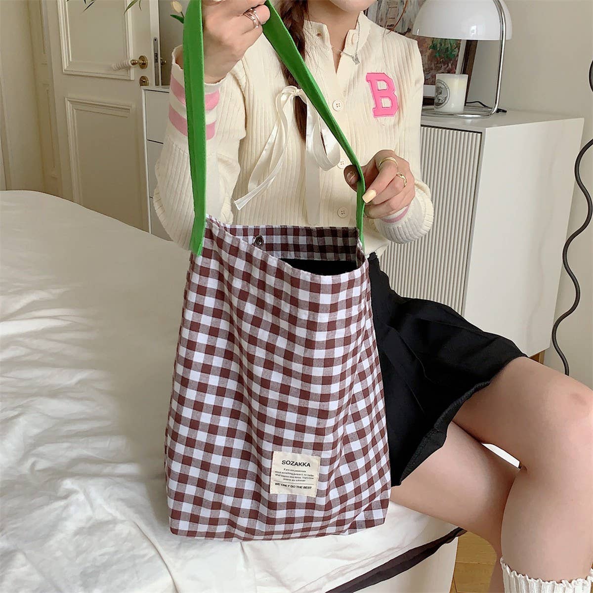 CWAB3908_CONTRAST CHECK CANVAS SHOULDER TOTE BAG