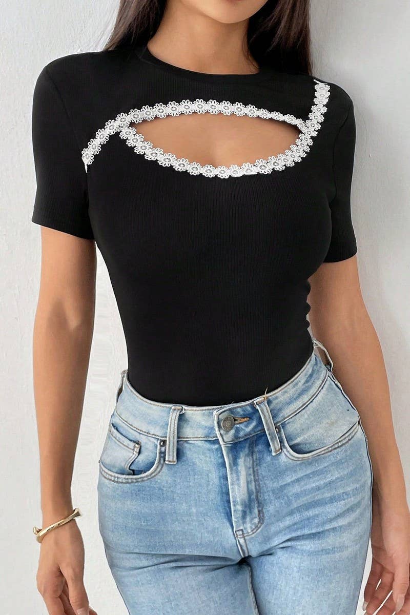 CWTBLS2105_SIMPLE SOLID CREWNECK TEE WITH DECORATIVE PATCH