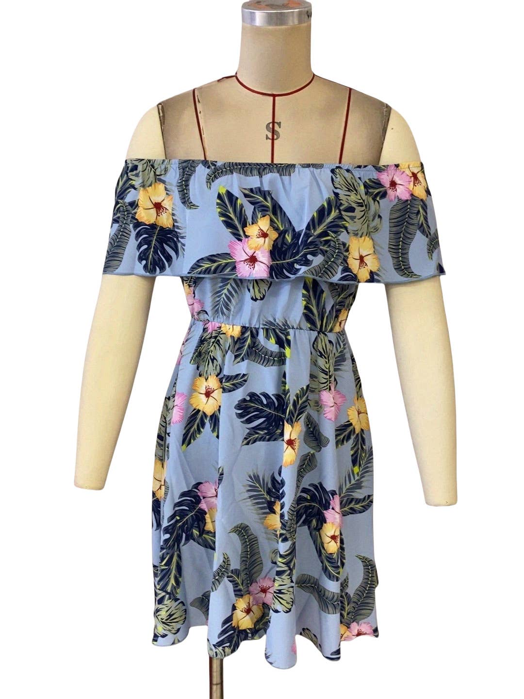 A fashionable printed one-shoulder ruffled dress