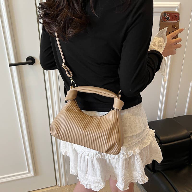Simple pleated and creased single-shoulder bag