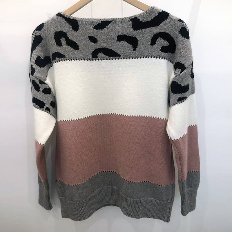 COLOR-MATCHING LEOPARD PRINT CREW NECK SWEATER