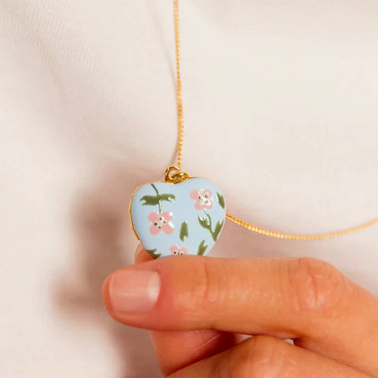 18K Gold Locket Necklace – Enamel Heart Design_CWMM6953