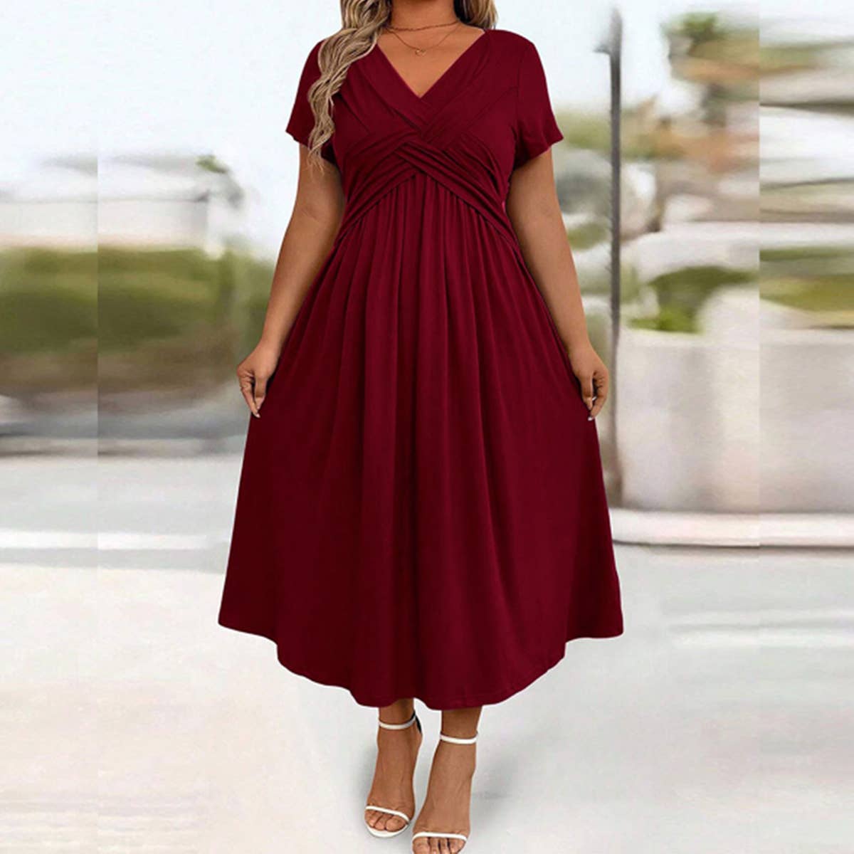 Elegant Long Dress ? Chic & Feminine Look