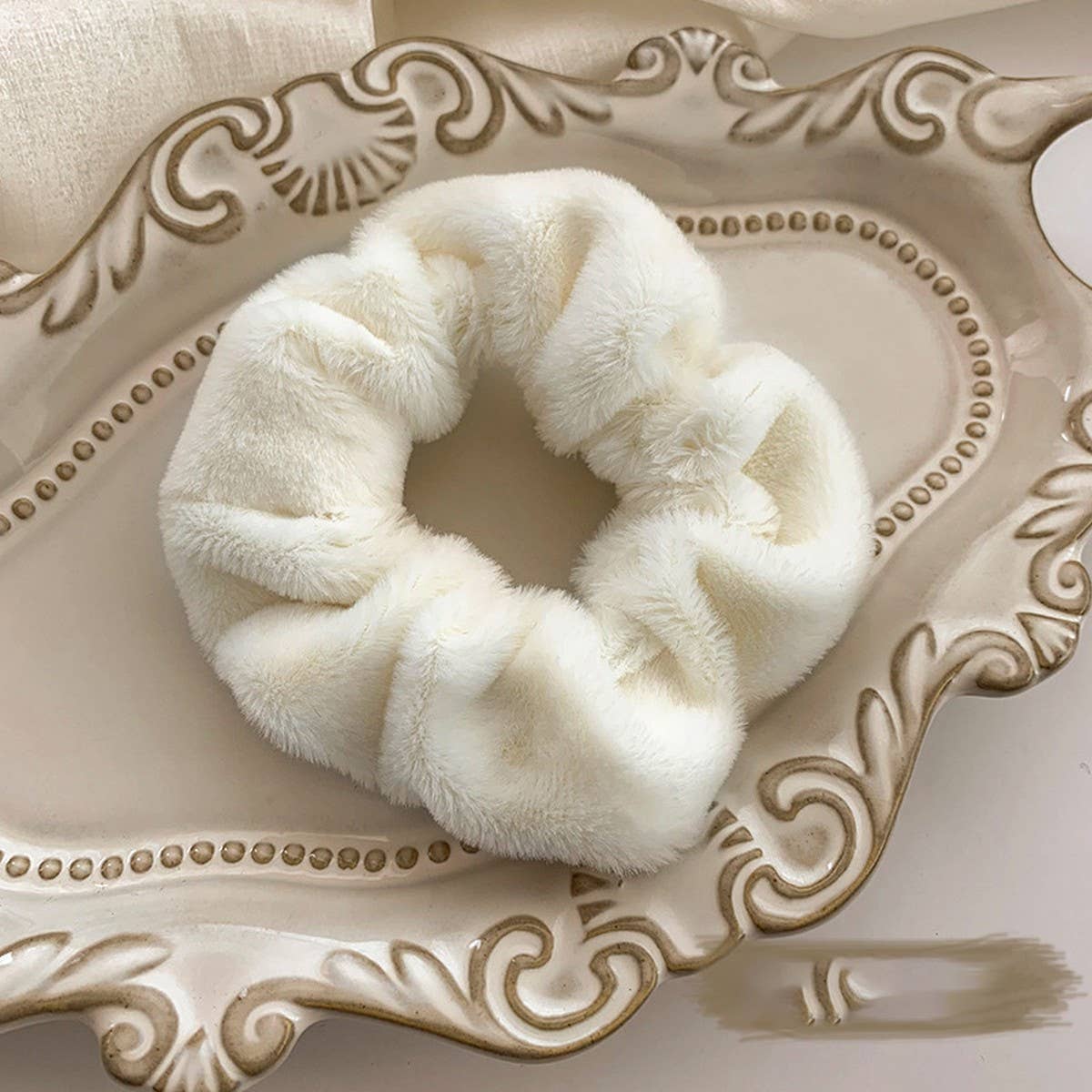 WHITE PLUSH HAIR RING RUBBER BAND HAIR ACCESSORIES