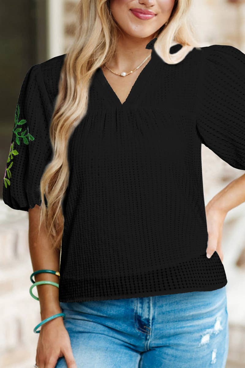 CWTBLS1387_ALL-OVER V-NECK SHORT-SLEEVED EMBROIDERED TOP