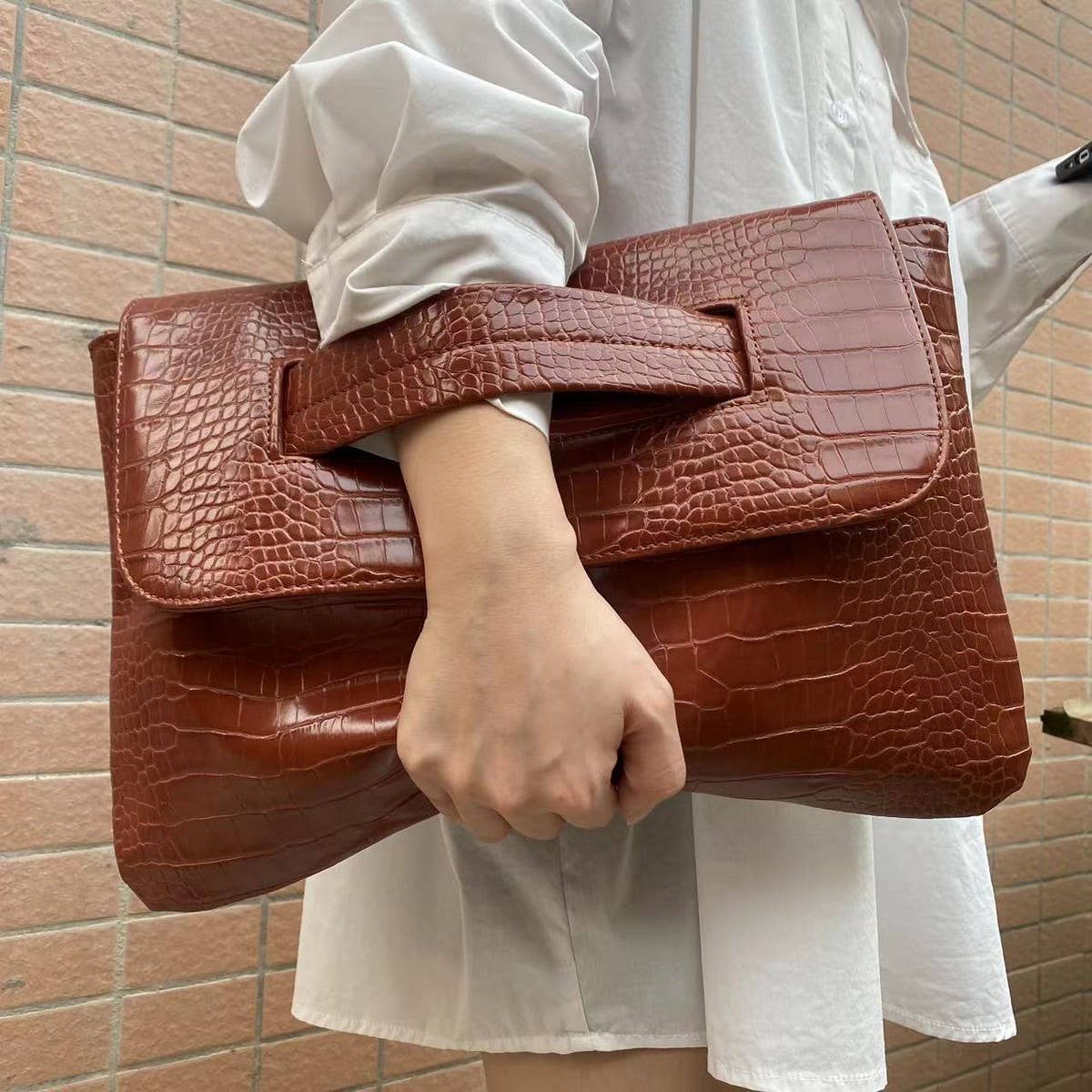 FASHIONABLE AND VERSATILE BLACK HAND BAGS_CWAB2603
