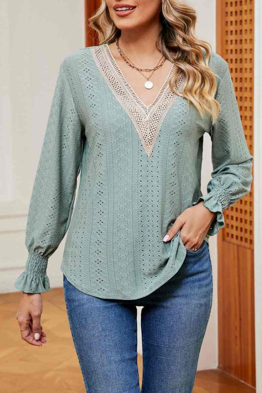 CWTBLL2837_V-NECK LACE PATCHWORK LONG-SLEEVED TOP