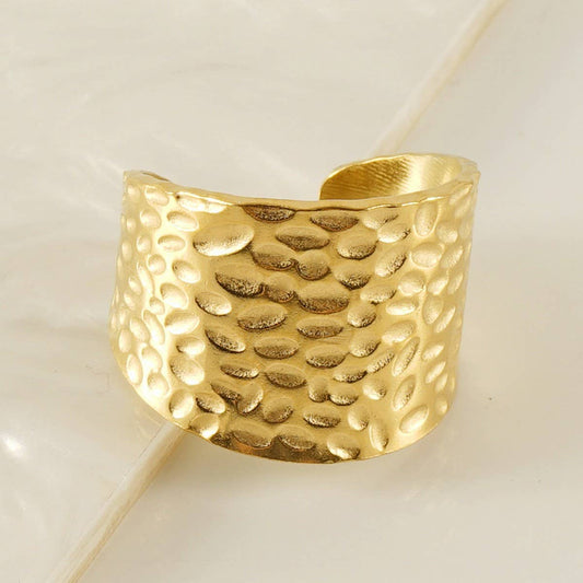 18K stainless steel hammer cut ring