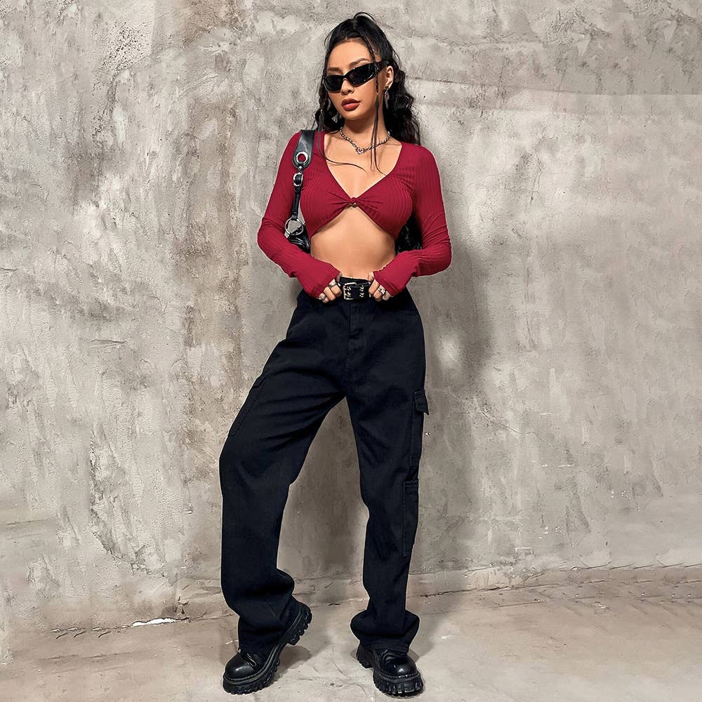 A long-sleeved T-shirt ultra-short navel