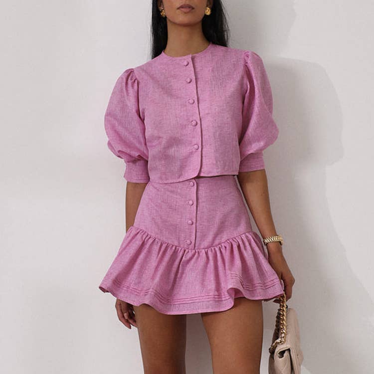 Casual and fashionable short skirt set