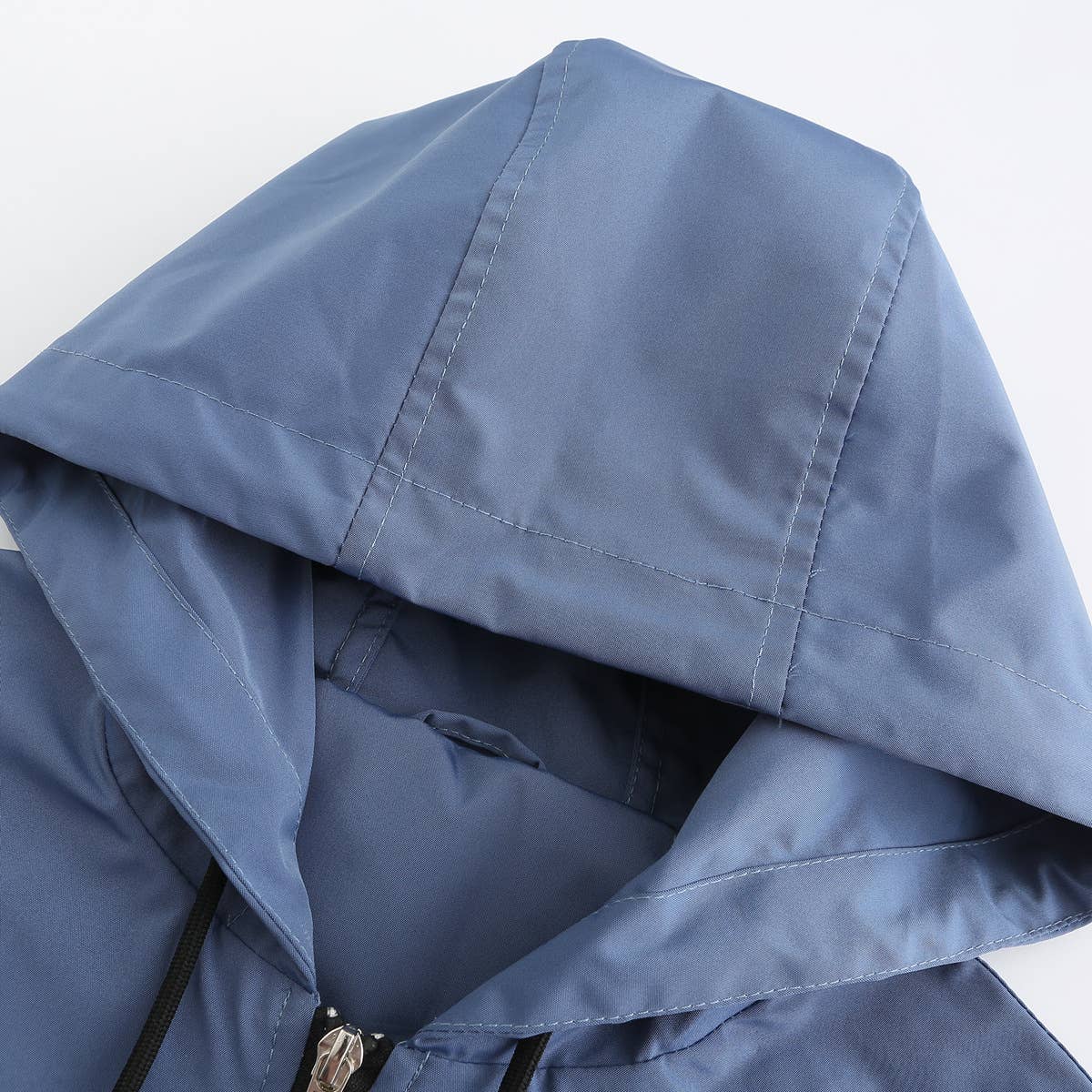 COLOR-INSERTED LONG-SLEEVED DRAWSTRING JACKET