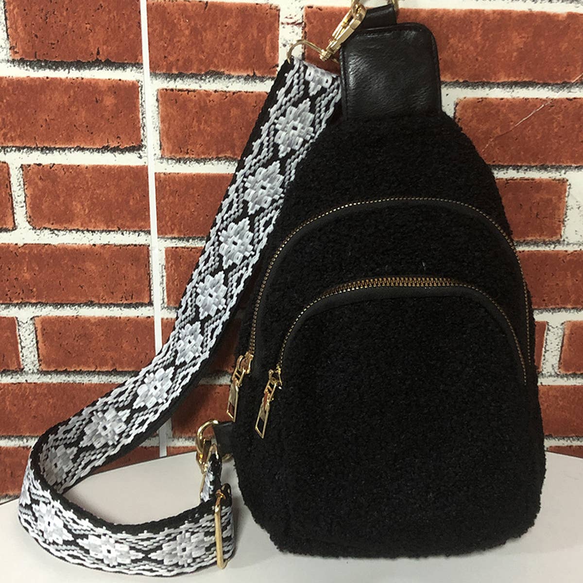 SHERPA PLUSH CROSSBODY BAG_CWAB1399
