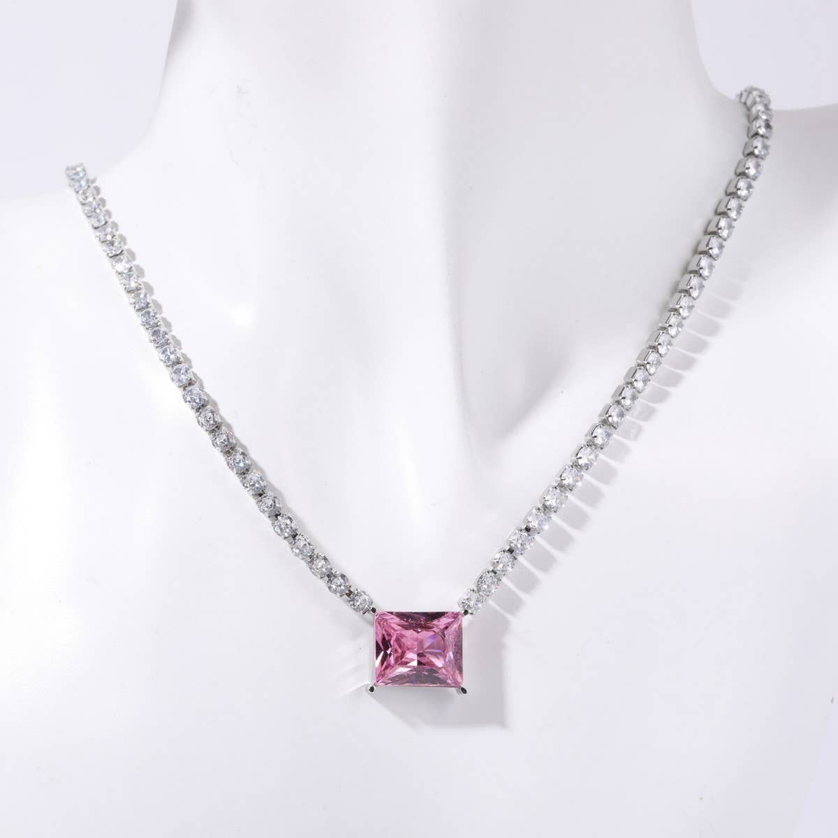WOMEN'S EXQUISITE STAINLESS STEEL ZIRCON NECKLACE