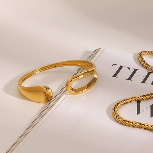 Minimalist Irregular Open Cuff in 18K Gold Steel