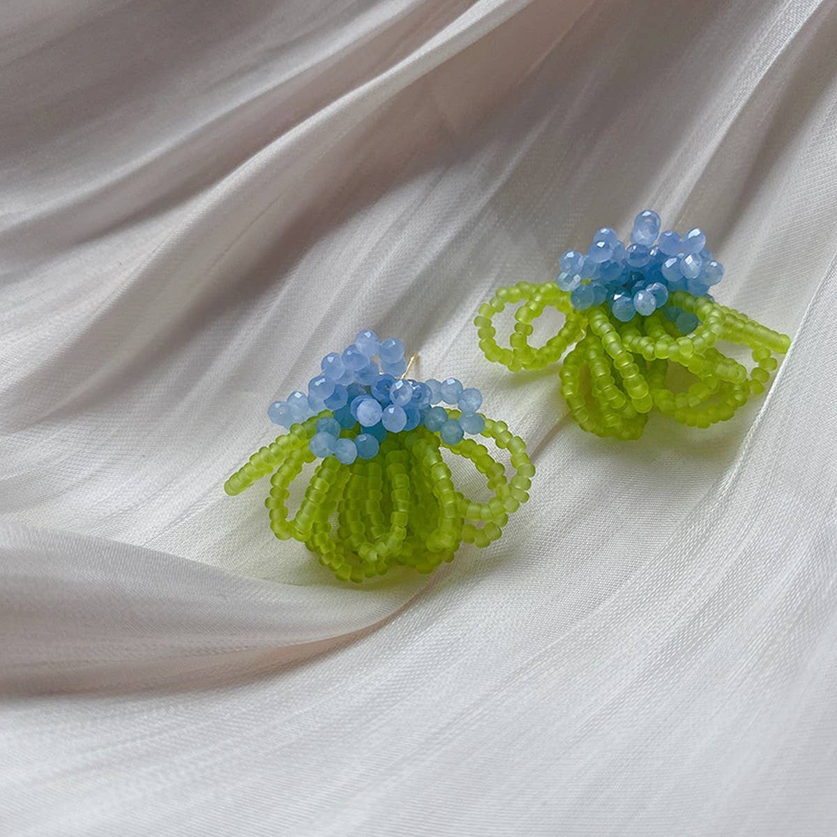 NEW CONTRAST COLOR BEADED EARRINGS