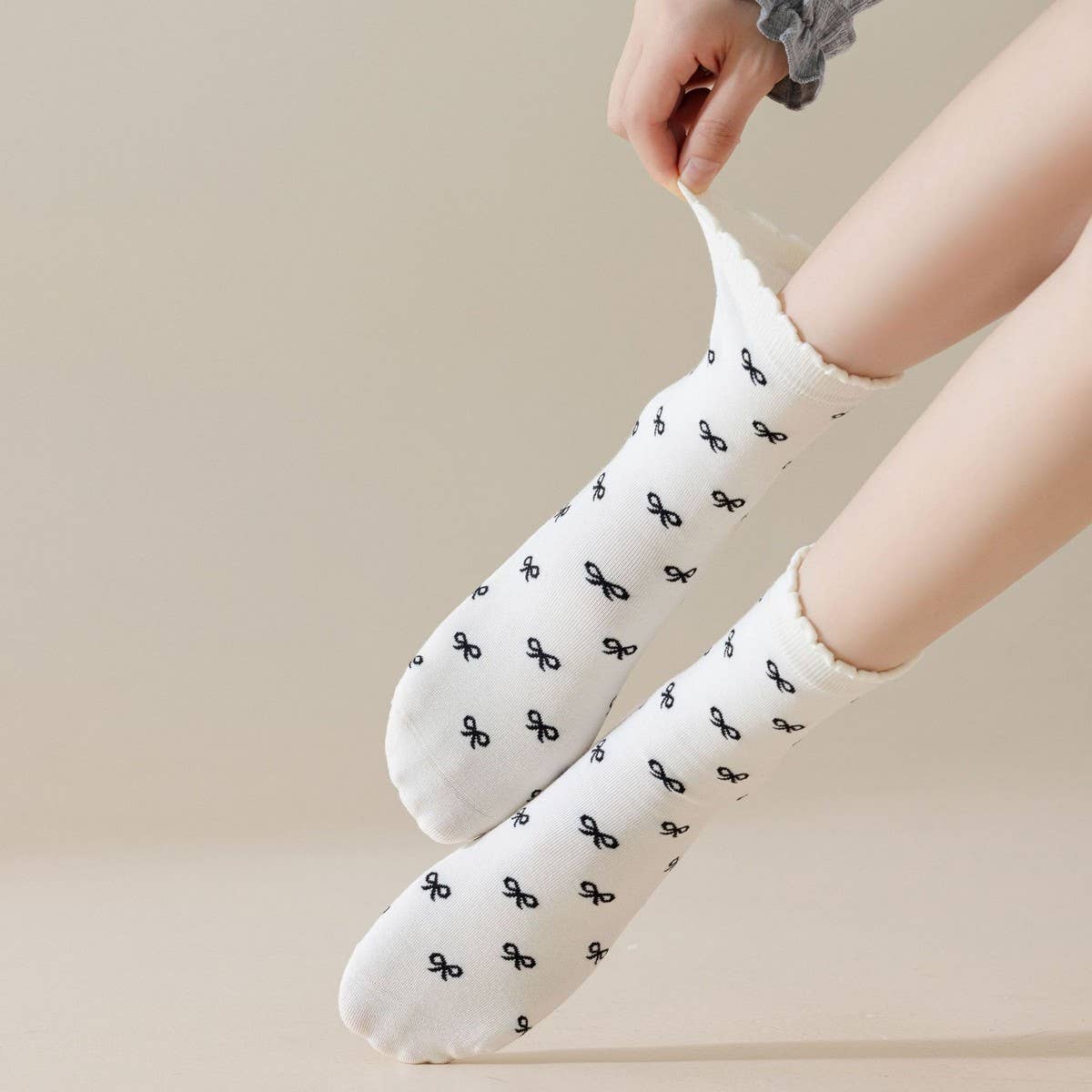 VERSATILE WOOD EAR LACE BOWKNOT MID-CALF SOCKS