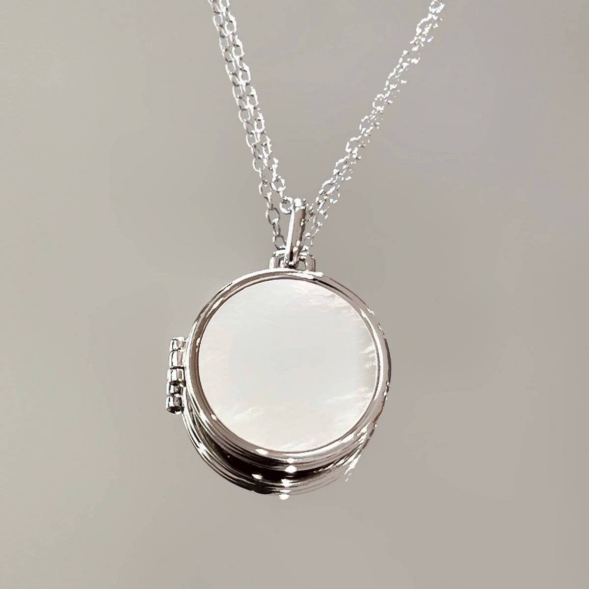 Simple Geometric Magnetic Closure Necklace_CWMM5671