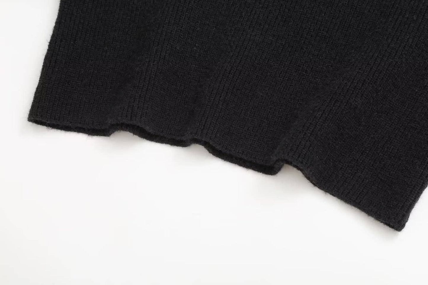 Color-blocking and patchwork round-neck sweater