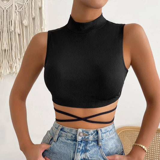 Form-fitting straps solid color sleeveless shirt