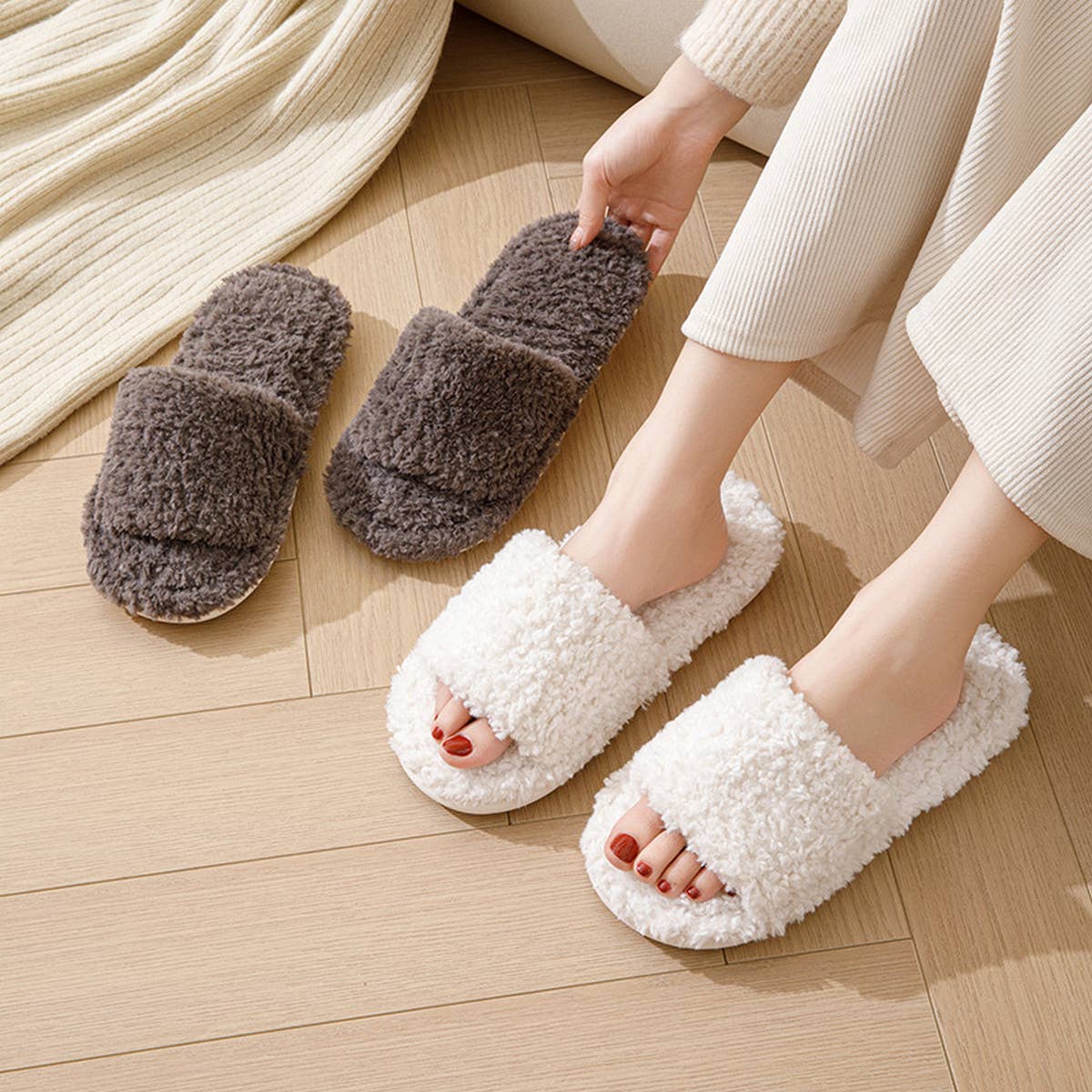 SIMPLE HOME CURLY OPEN PLUSH COTTON SLIPPERS_CWSHS0847