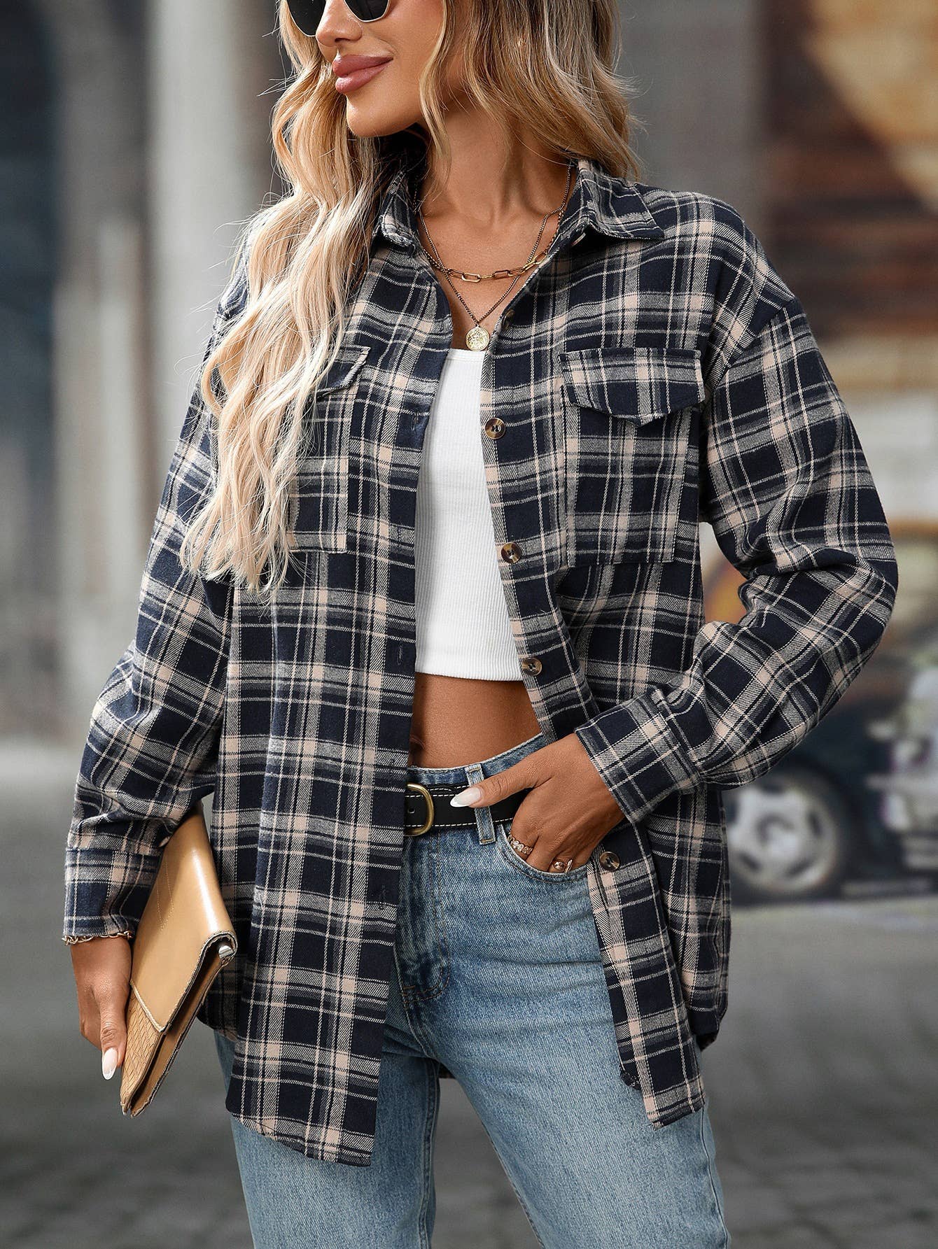 Casual and fashionable checkered pocket shirt