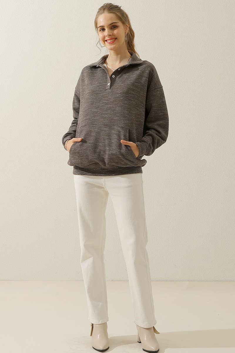 CWTTL904_BOTTON COLLAR SWEATSHIRT WITH KANGAROO POCKET