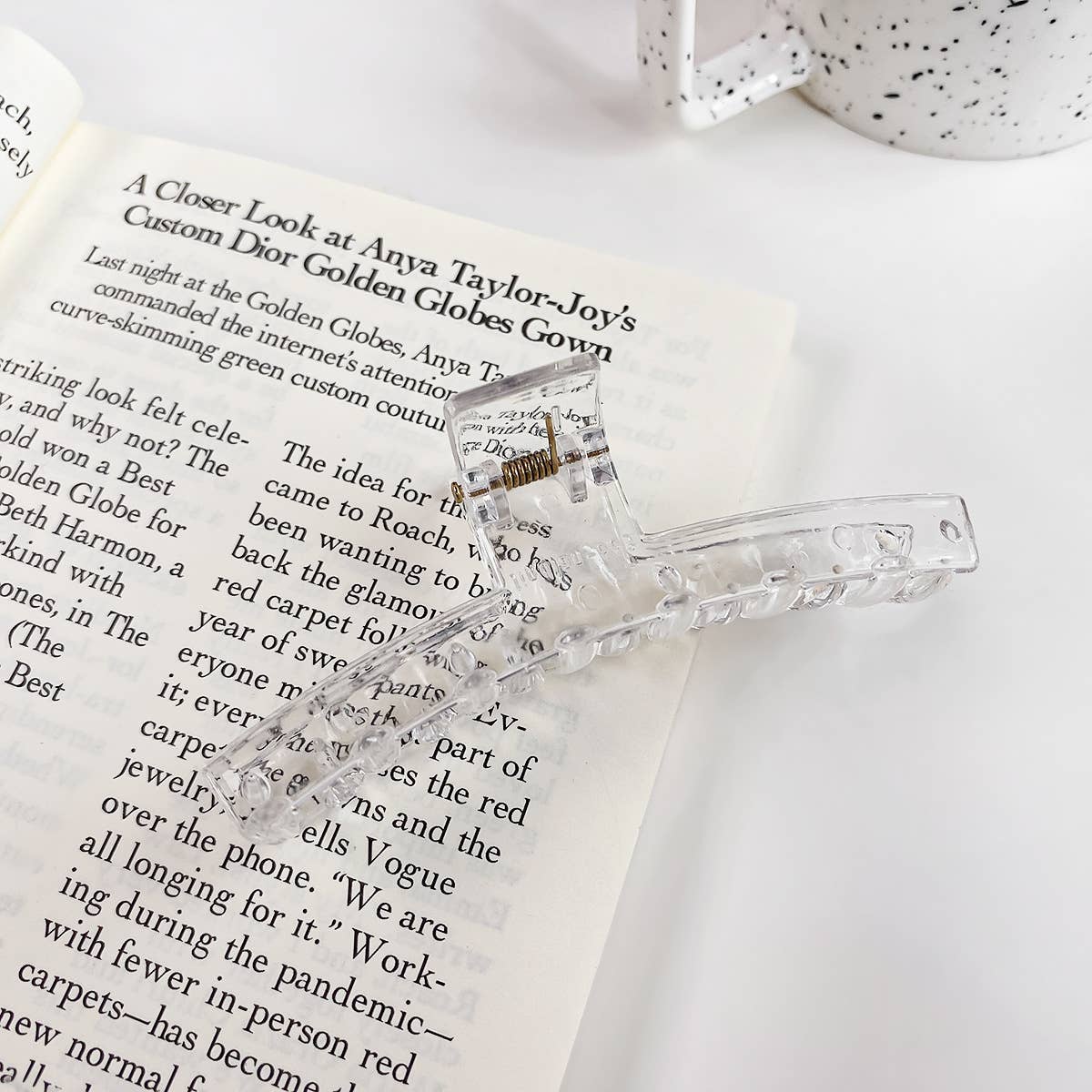 Arc-shaped semi-circular transparent gripper