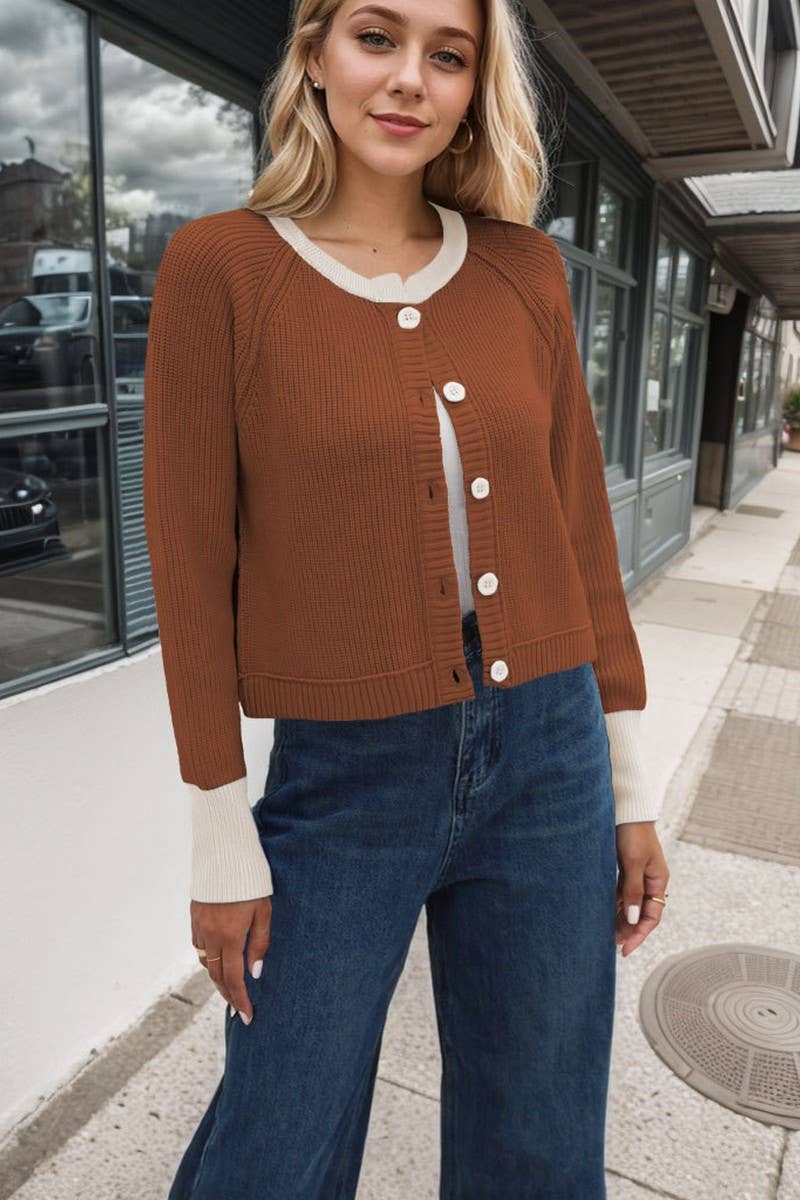 CWOCAL0894_ROUND NECK BUTTON CONTRAST KNIT CARDIGAN